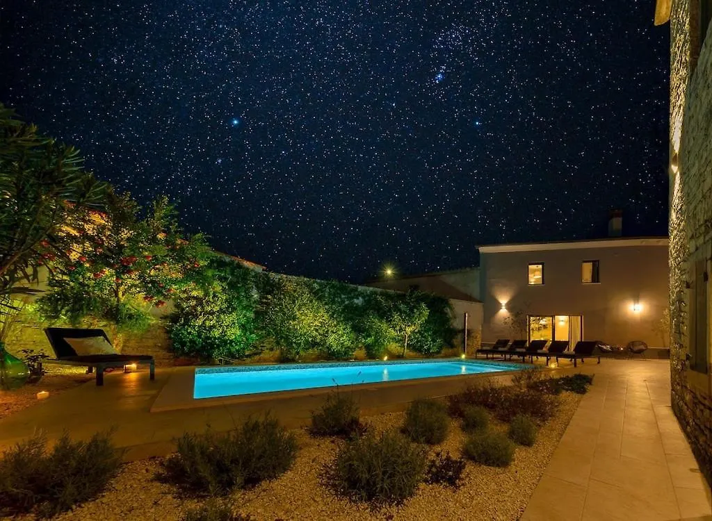 Svetvinčenat Villa Latini - Ideal For A Family Vacation. Heated Pool. Local Breakfast Optional Available