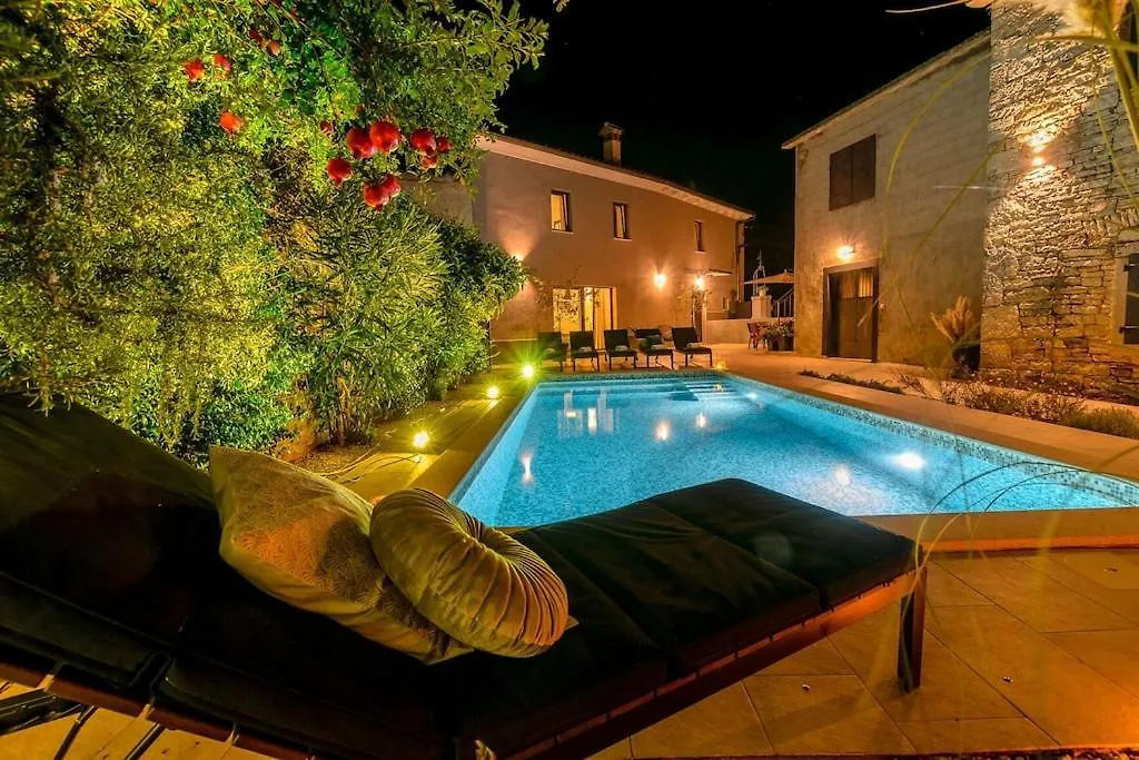Svetvinčenat Villa Latini - Ideal For A Family Vacation. Heated Pool. Local Breakfast Optional Available